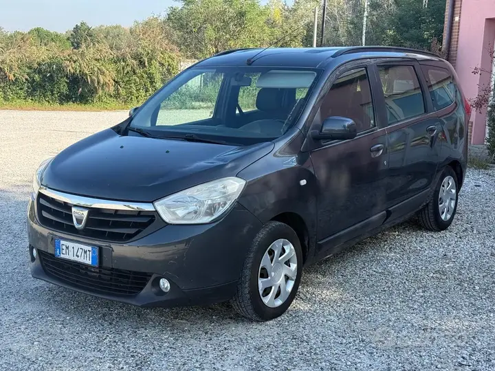 Dacia Lodgy 2012 photo 2