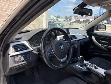 BMW 318I Executive 2017 photo 3