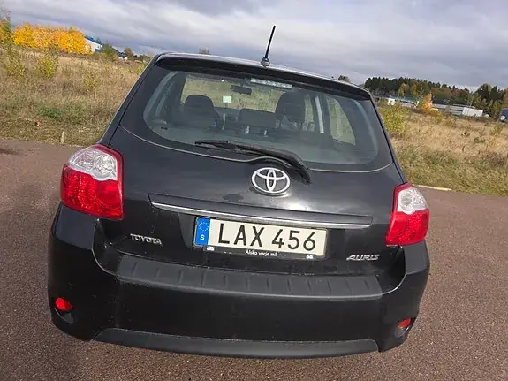 Toyota Auris 2011 photo 5