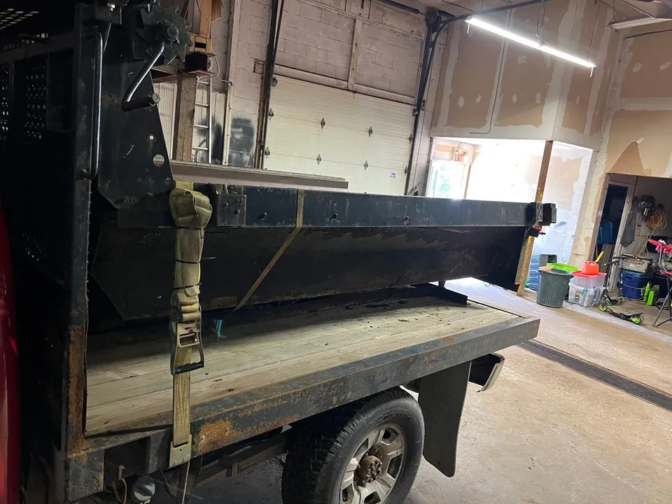 Chevrolet C/K Pickup 2500 2010 photo 2