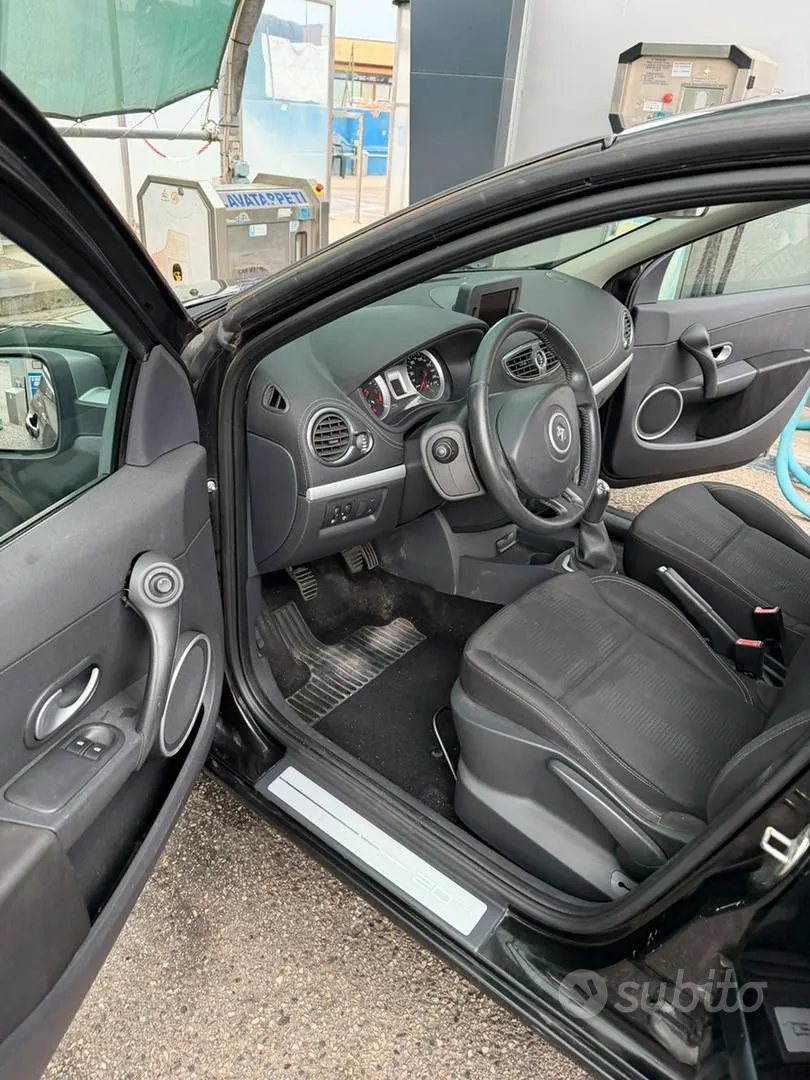 Renault Clio 2010 photo 3