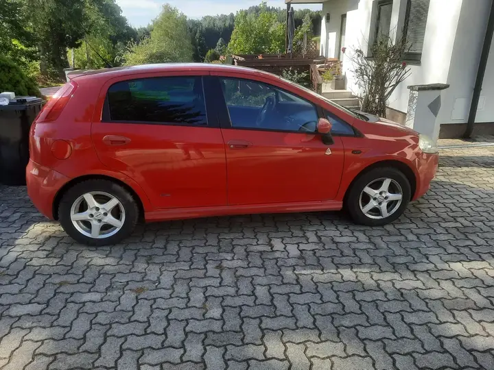 Fiat Grande Punto 2008 photo 2
