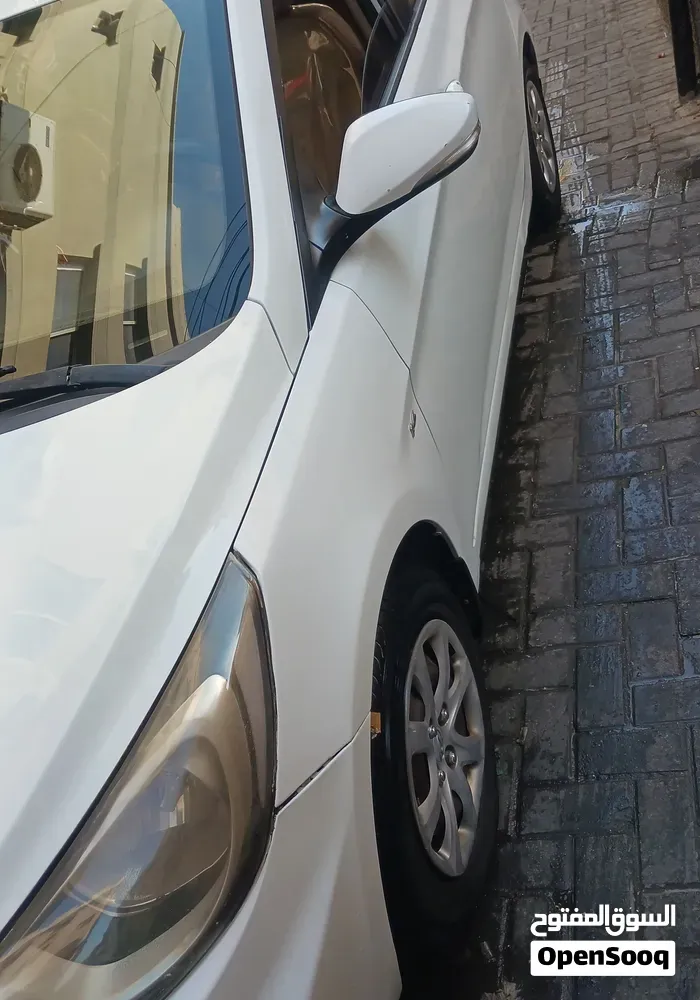 Hyundai Accent 2013 photo 3
