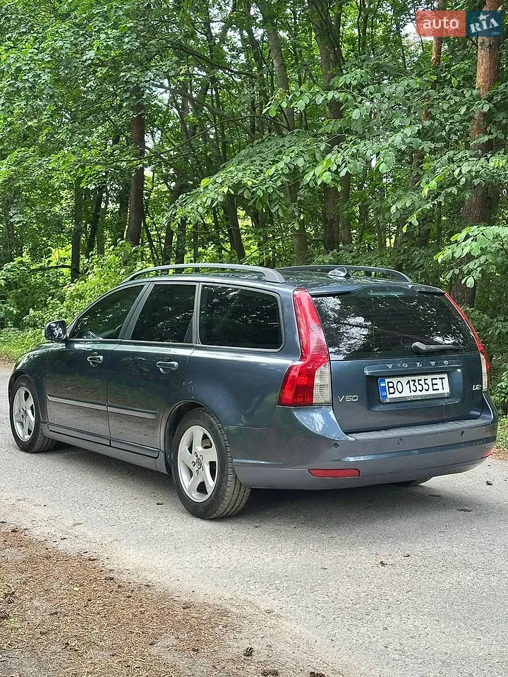 Volvo V50 2011 photo 4