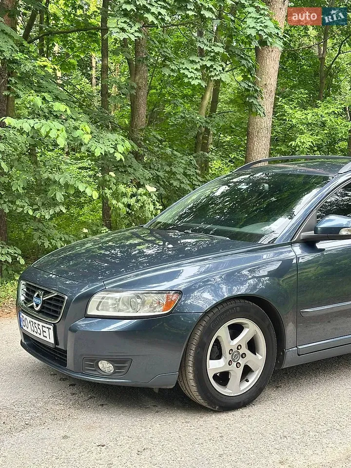 Volvo V50 2011 photo 2