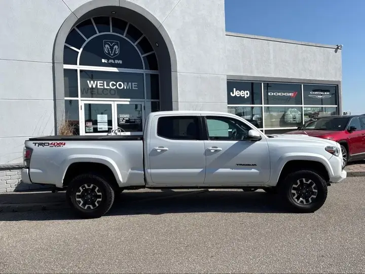 Toyota Tacoma 2023 photo 2