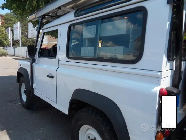 Land Rover Defender 2014 photo 5