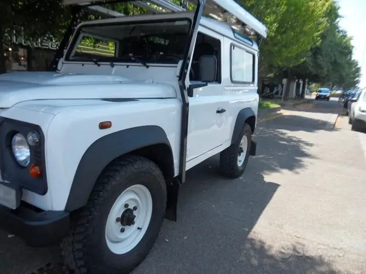 Land Rover Defender 2014 photo 2