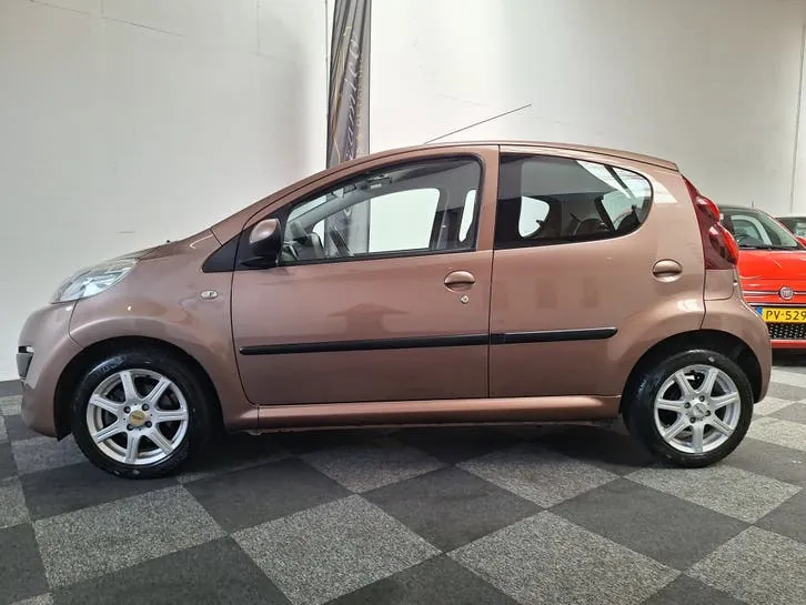 Peugeot 107 2013 photo 2