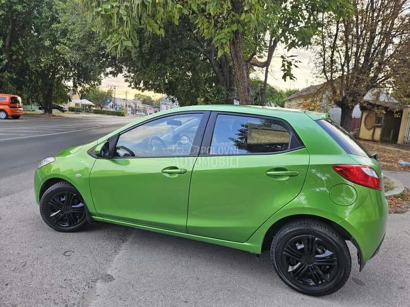 Mazda 2 2008 photo 2