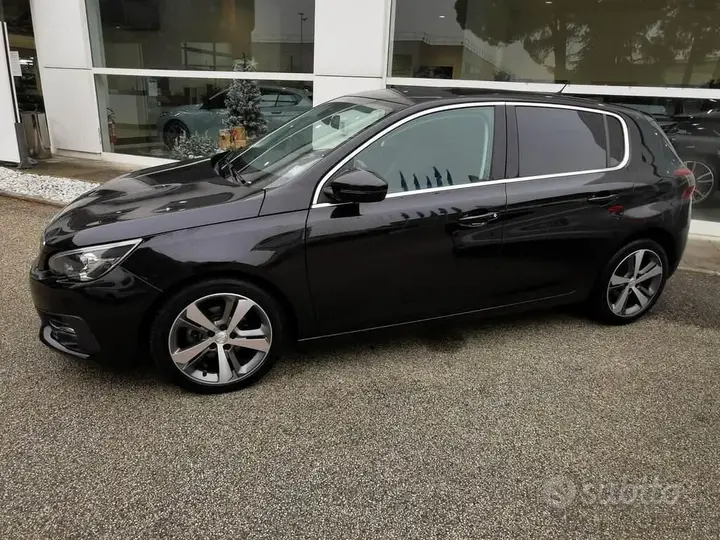 Peugeot 308 2018 photo 2