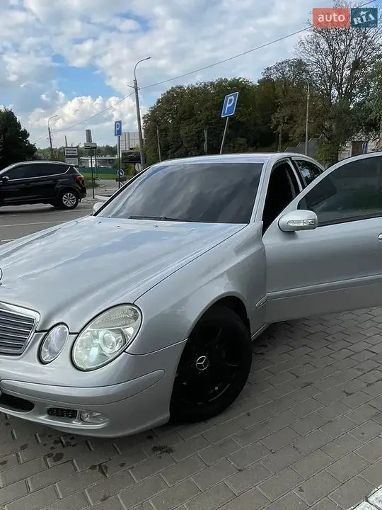 Mercedes-Benz E-Class 2003 photo 3