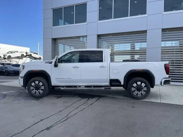 GMC Sierra 3500Hd 2026 photo 5