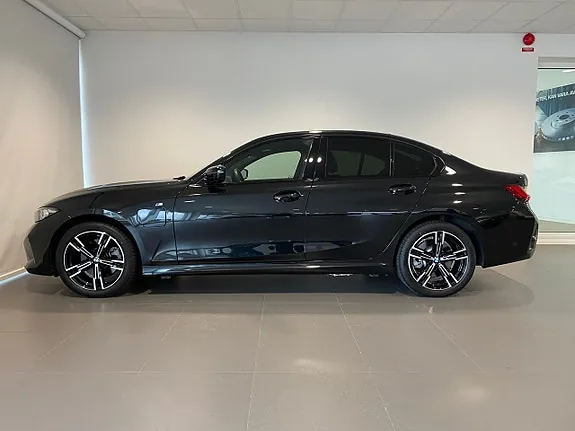BMW 330E 2025 photo 2