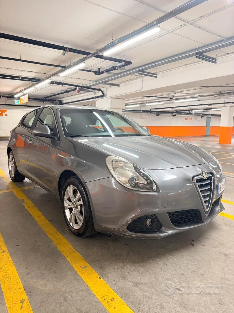 Alfa Romeo Giulietta 2012 photo 2