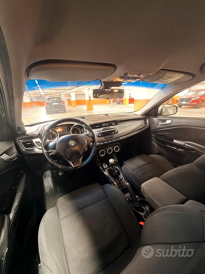 Alfa Romeo Giulietta 2012 photo 5