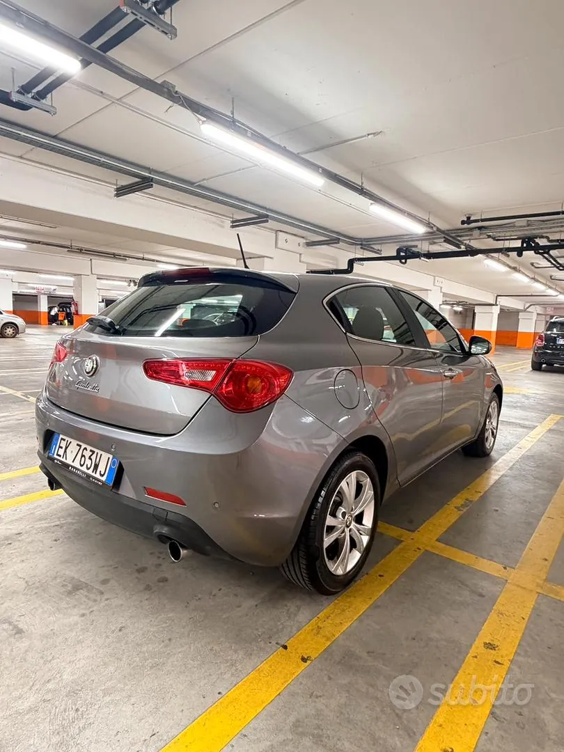 Alfa Romeo Giulietta 2012 photo 3