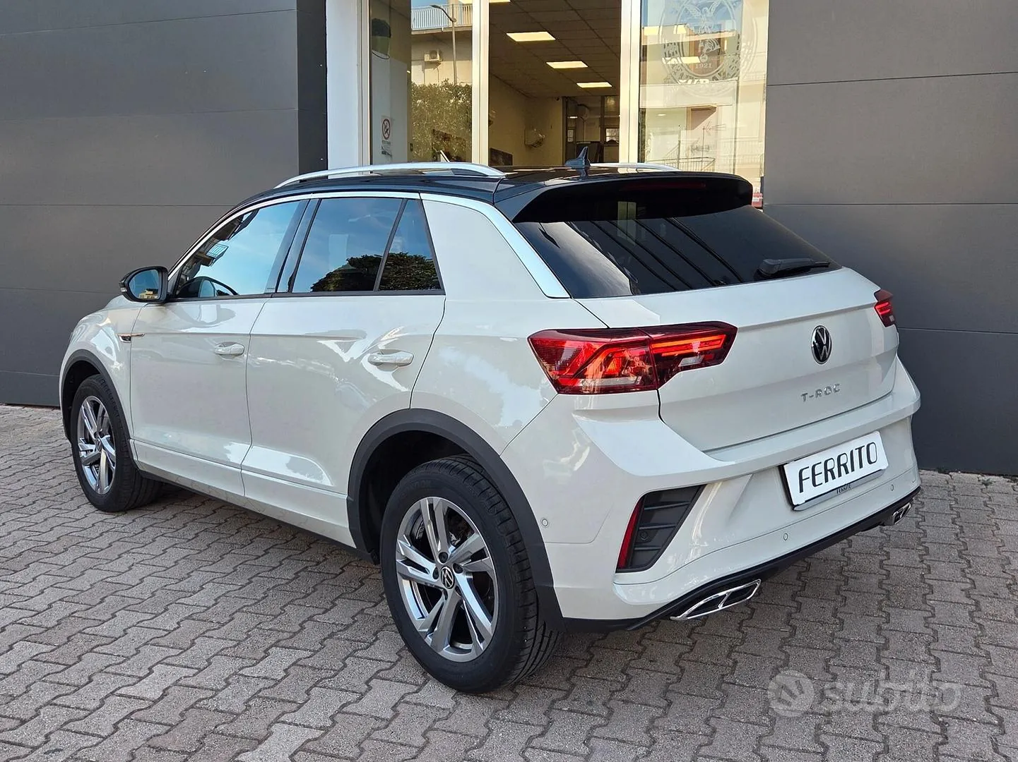 Volkswagen T-Roc 2023 photo 2