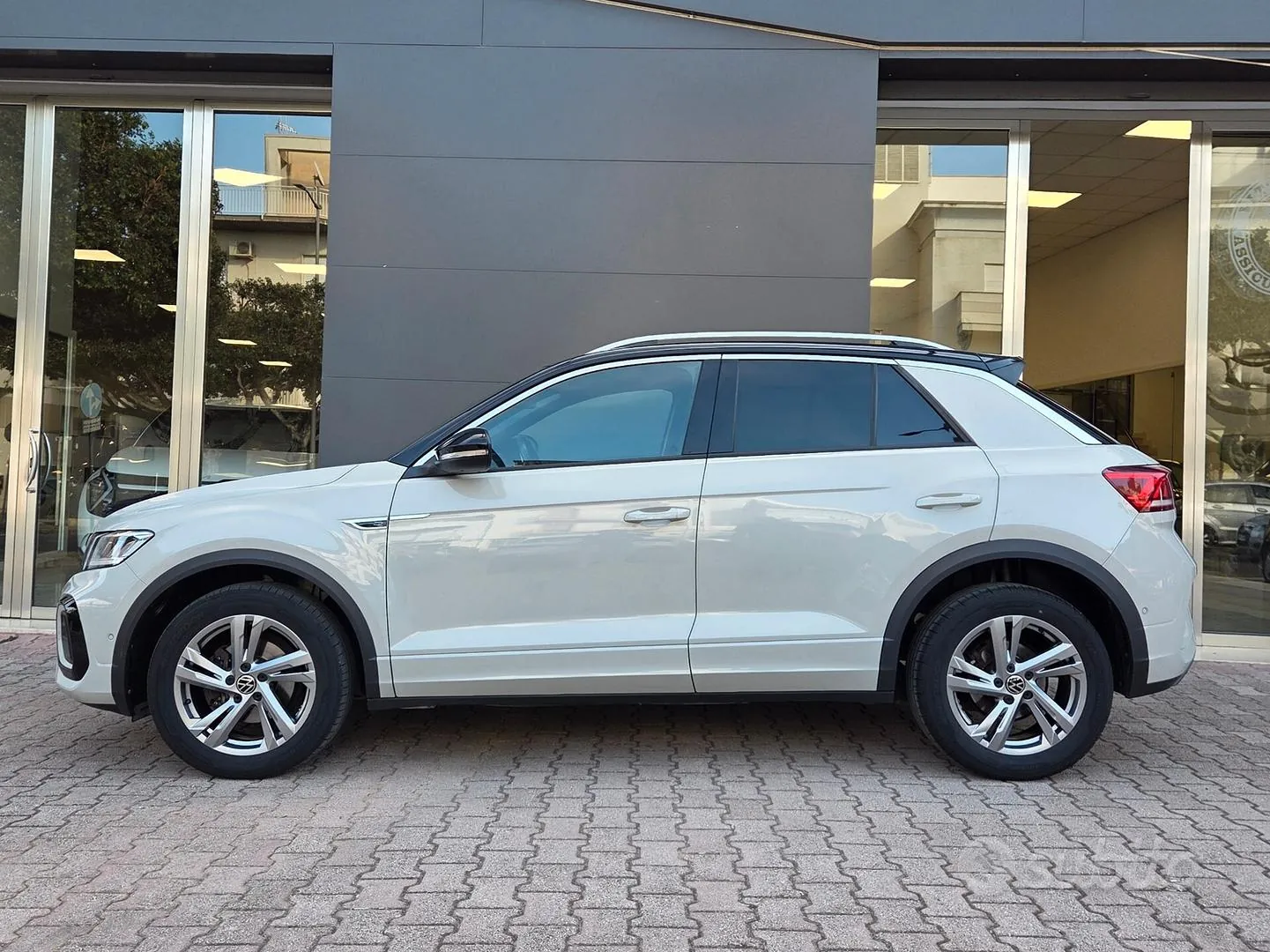 Volkswagen T-Roc 2023 photo 3
