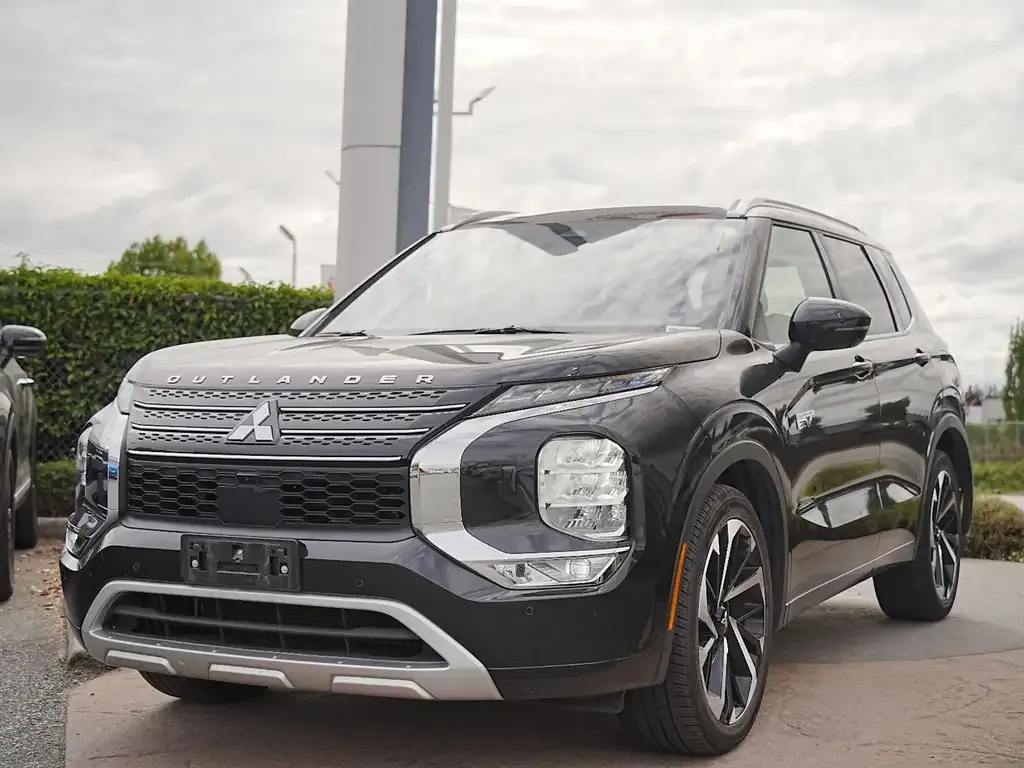 Mitsubishi Outlander 2023 photo 2