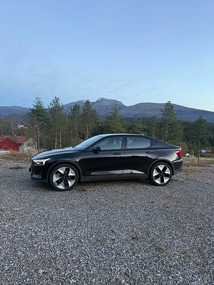 Polestar 2 2023 photo 2