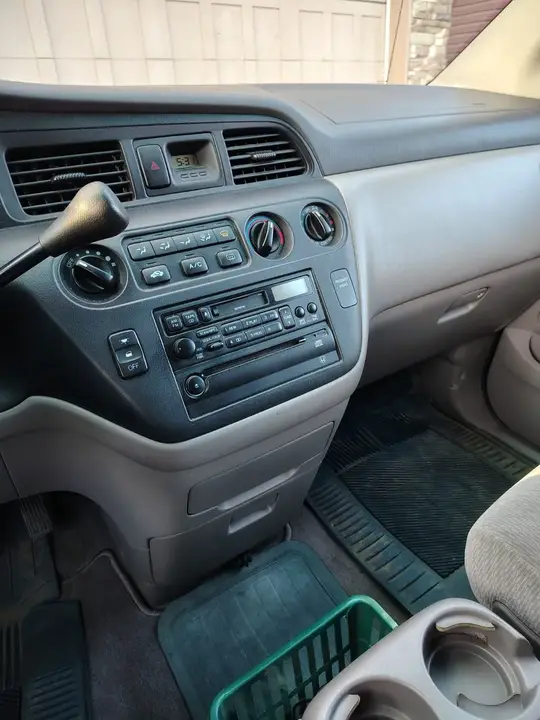 Honda Odyssey 2004 photo 3