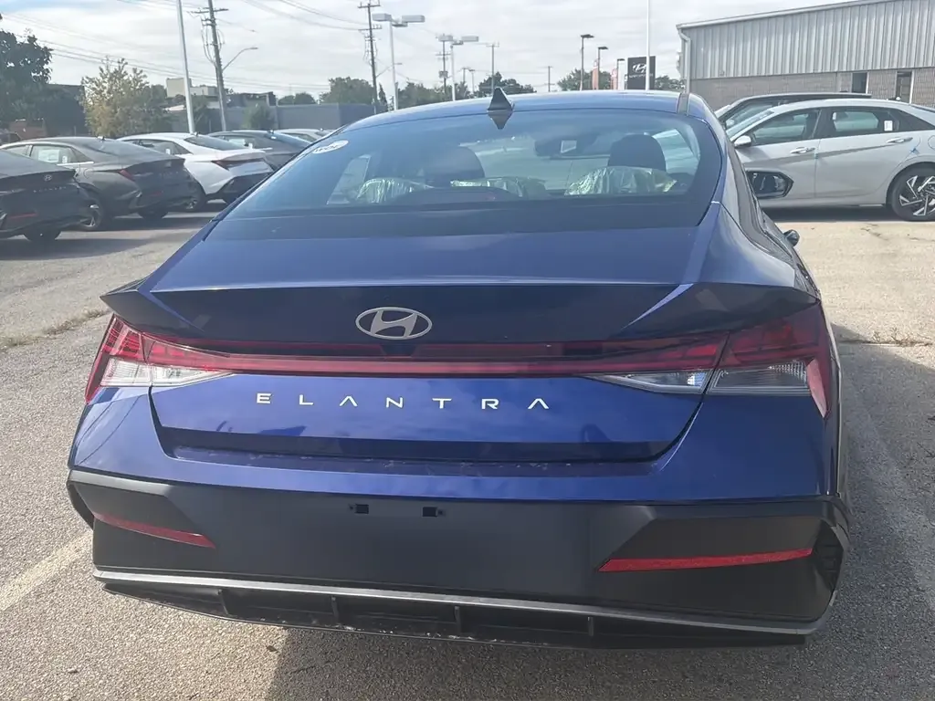 Hyundai Elantra 2026 photo 5