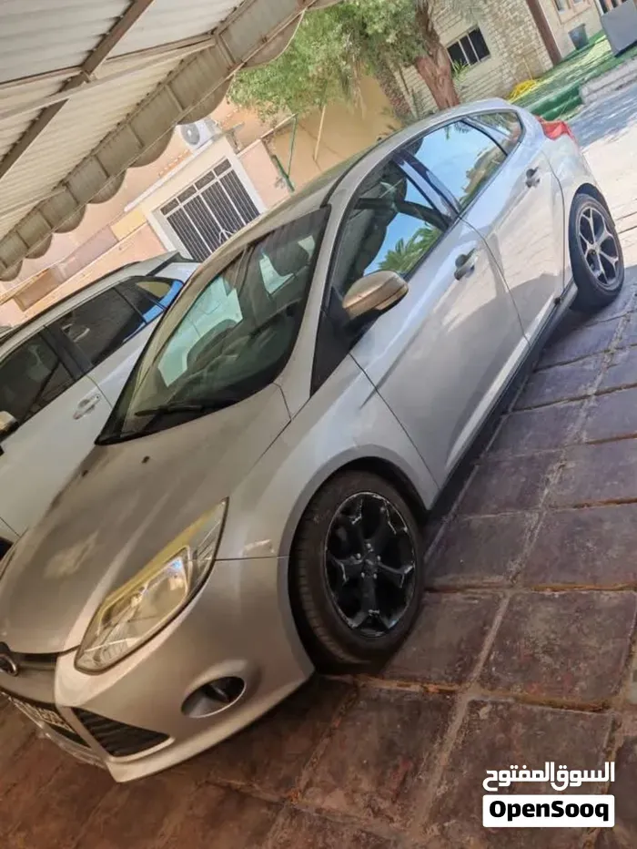 Ford Focus 2013 photo 2
