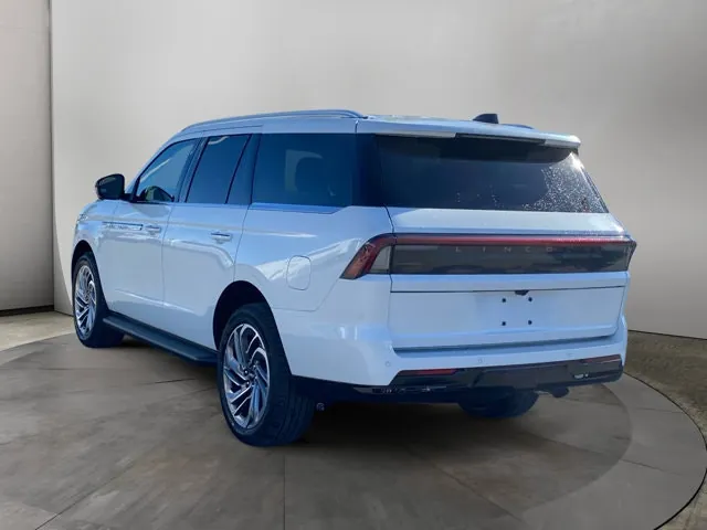 Lincoln Navigator 2027 photo 3