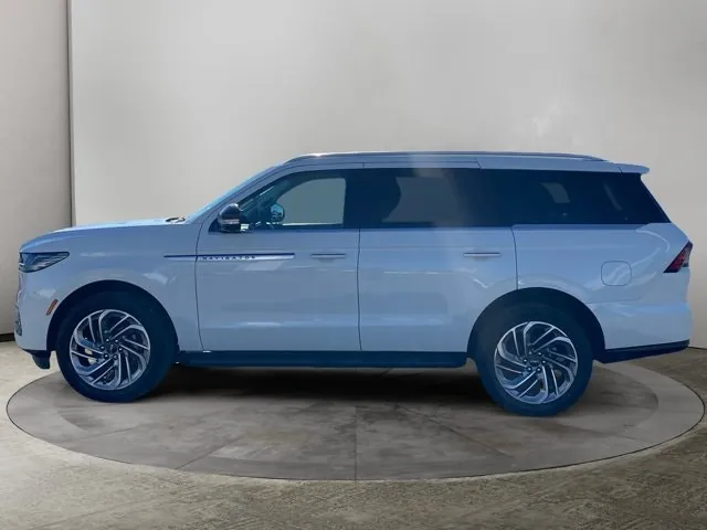 Lincoln Navigator 2027 photo 2