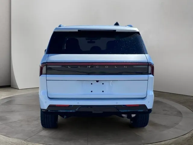 Lincoln Navigator 2027 photo 4