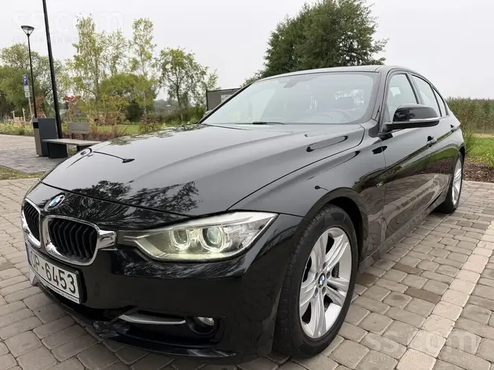 BMW 318 2013 photo 2