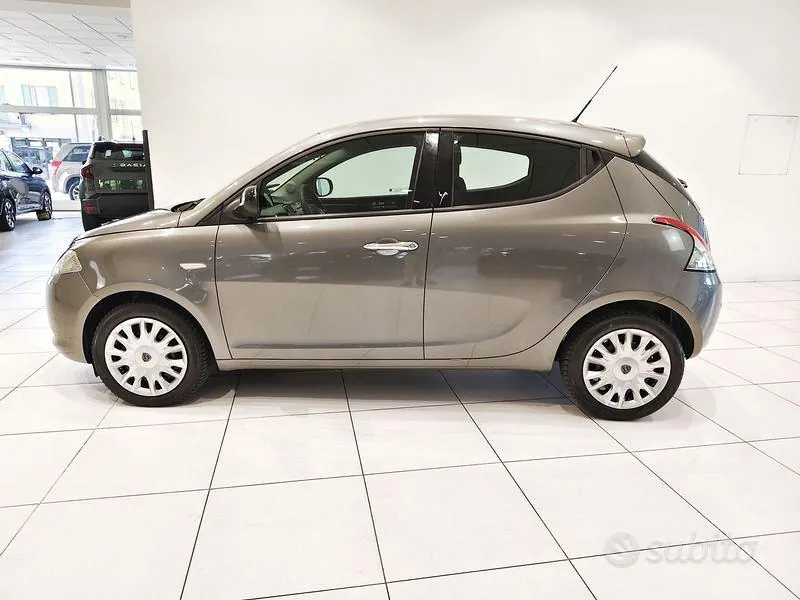 Lancia Ypsilon 2015 photo 2