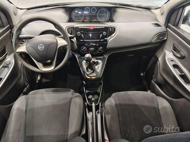 Lancia Ypsilon 2015 photo 4