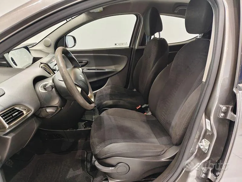 Lancia Ypsilon 2015 photo 5