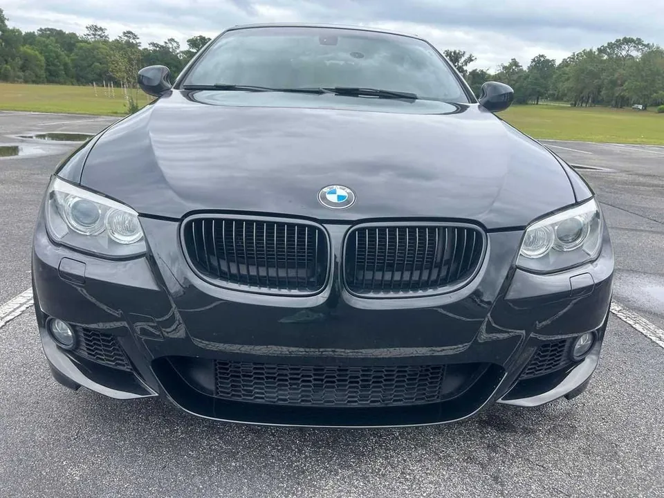 BMW 3 Series 2011 photo 2
