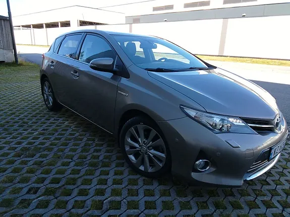 Toyota Auris 2014 photo 2
