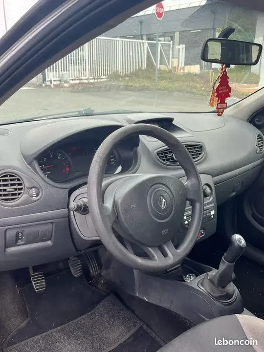 Renault Clio 2009 photo 3