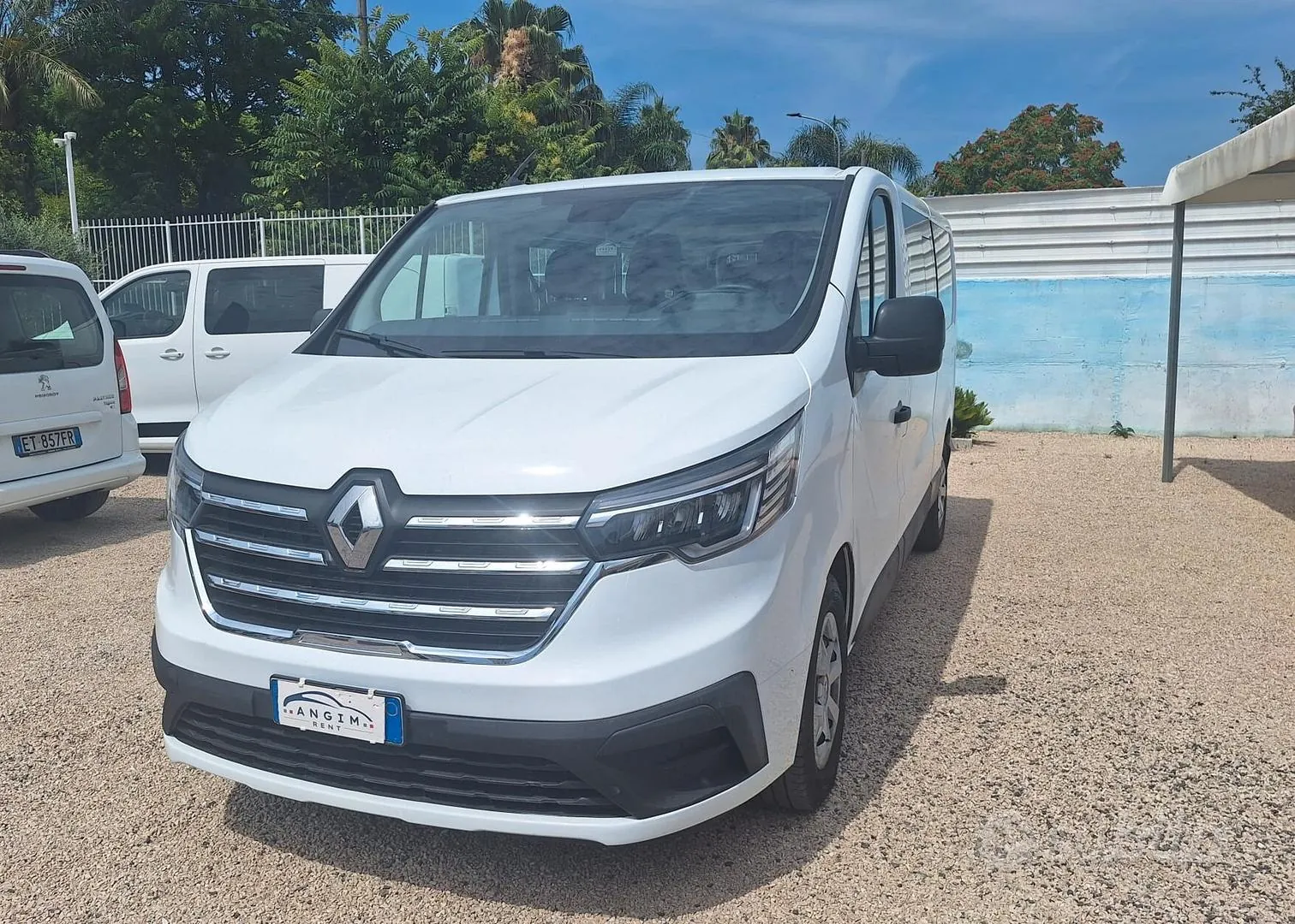 Renault Trafic 2022 photo 2