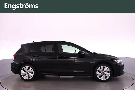 Volkswagen Golf I 2026 photo 2