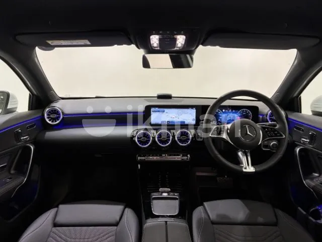 Mercedes-Benz A180 2025 photo 4
