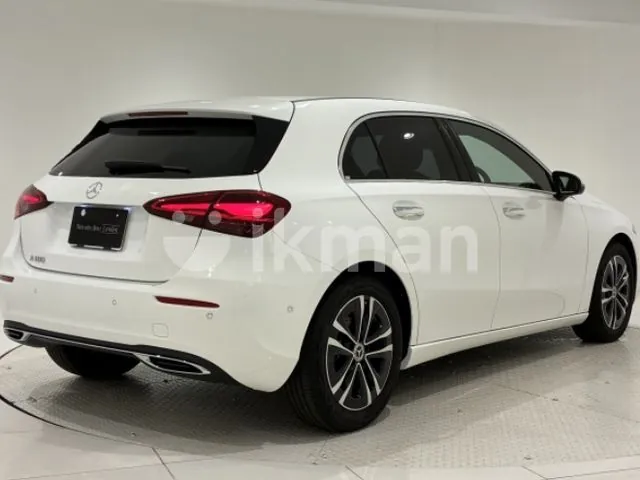 Mercedes-Benz A180 2025 photo 3