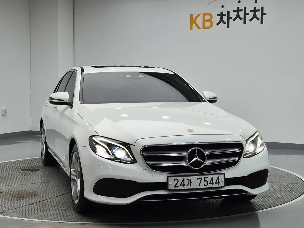 Mercedes-Benz E-Class 2017 photo 4