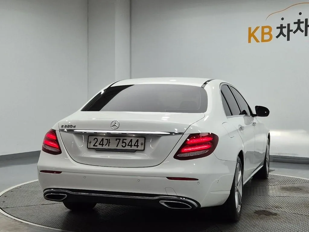 Mercedes-Benz E-Class 2017 photo 3