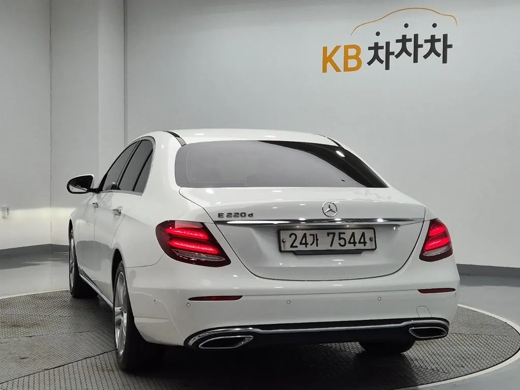 Mercedes-Benz E-Class 2017 photo 2