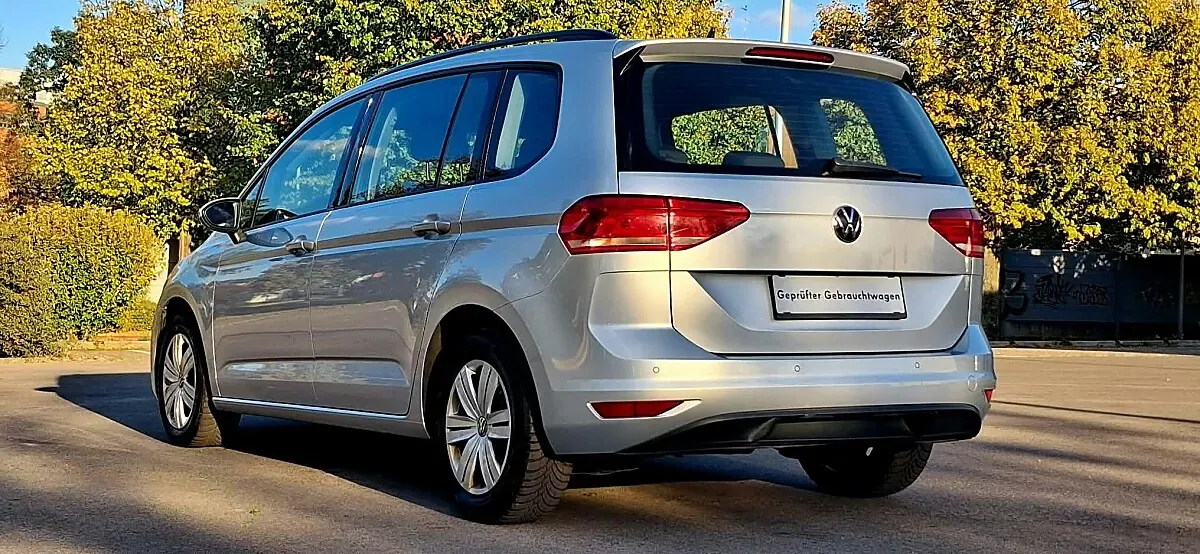 Volkswagen Touran 2023 photo 2