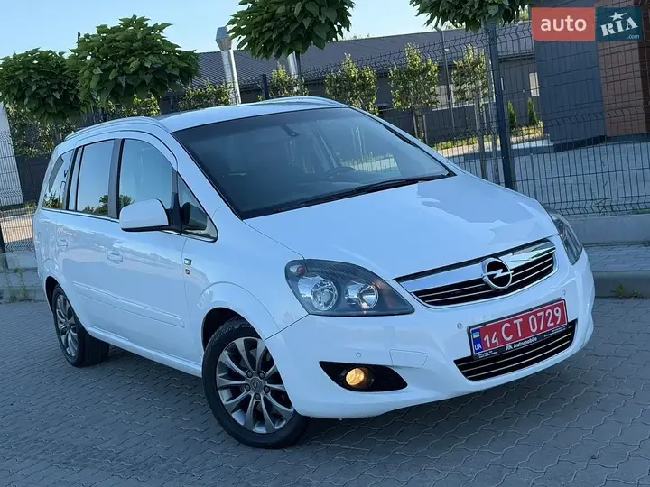 Opel Zafira 2010 photo 2