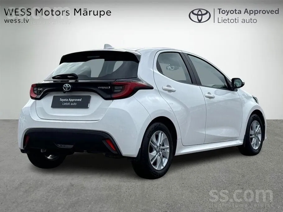 Toyota Yaris 2023 photo 2