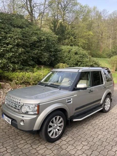 Land Rover Discovery 2012 photo 2