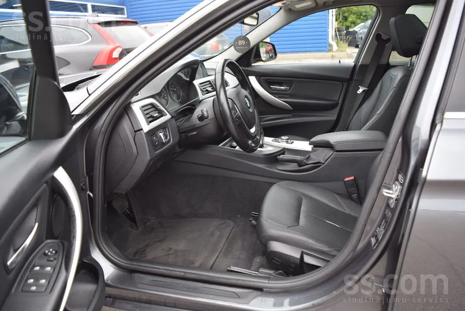 BMW 318 2013 photo 3